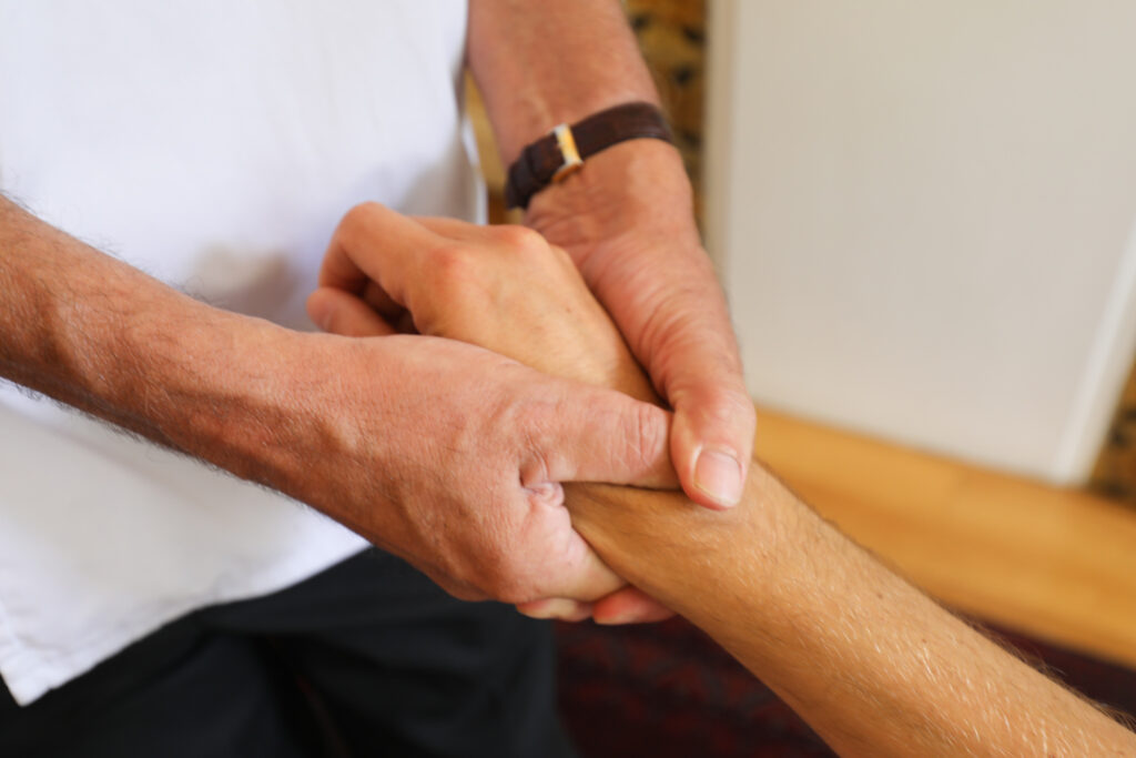 Osteopath-wrist-pain